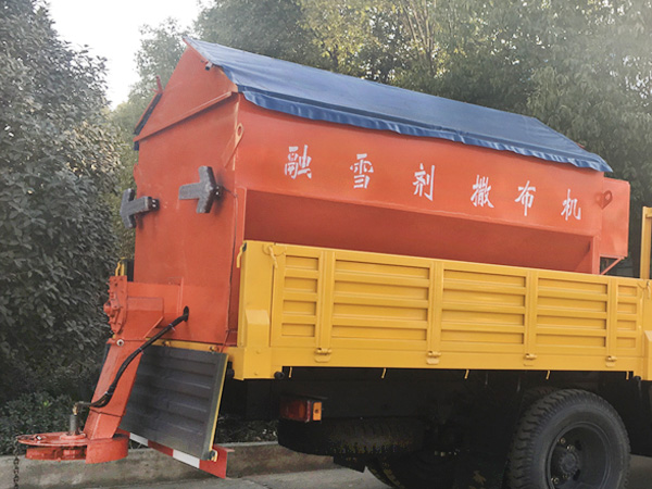 6立方撒鹽機(jī) ZQ-SBJ-6000融雪劑散布機(jī)